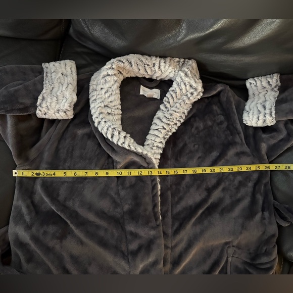 NWOT Carole Hochman women’s gray, long plush wrap robe, Size Large - Picture 12 of 15